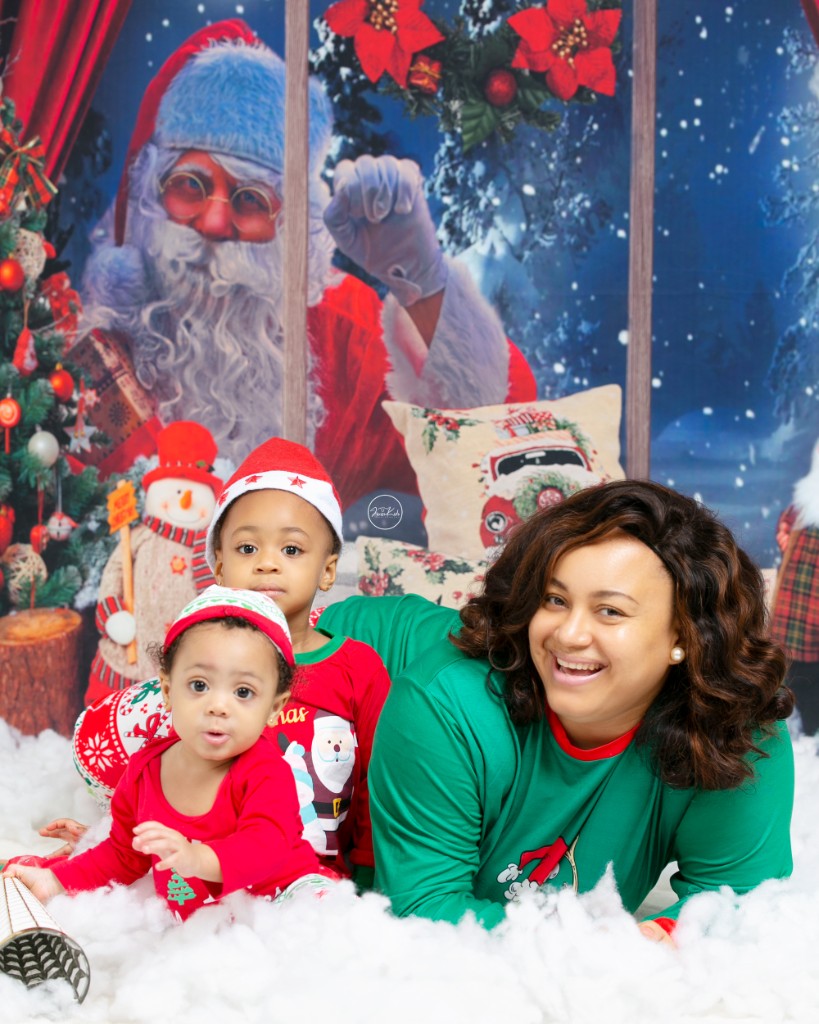Christmas family studio session by Javies Photography Studio